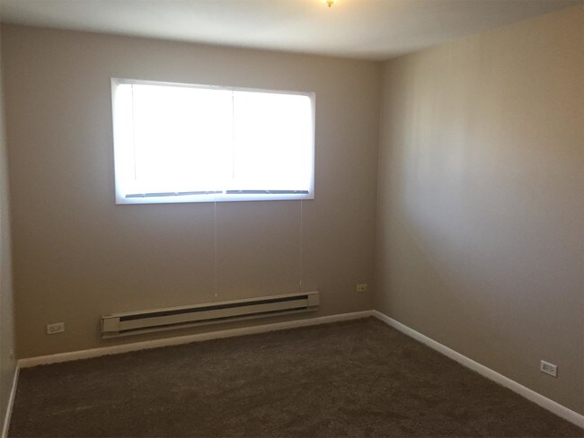 Building Photo - 1755 Maple Ln