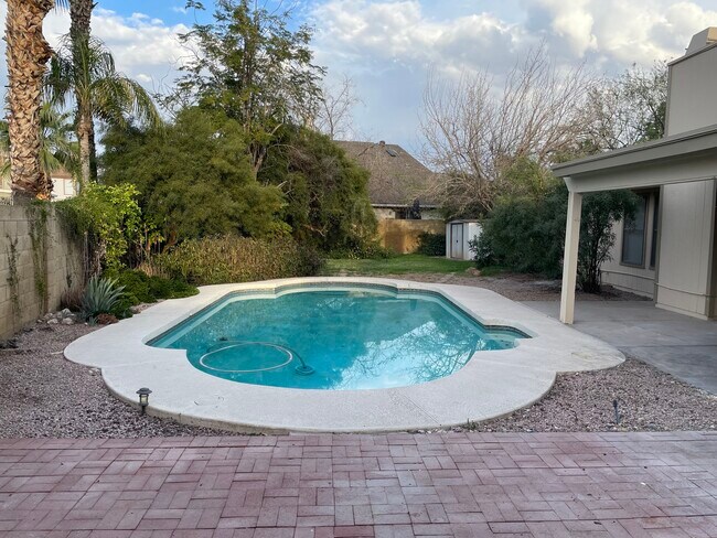 Foto del edificio - 8038 E McLellan Blvd