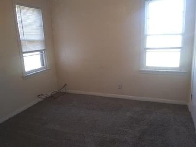 Building Photo - 305 N Belleview St