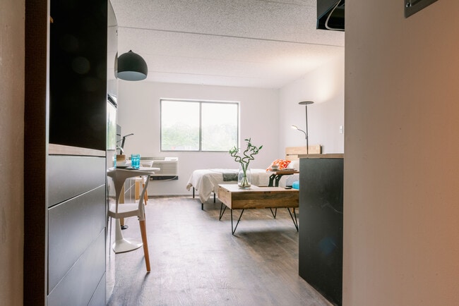 Building Photo - Encore