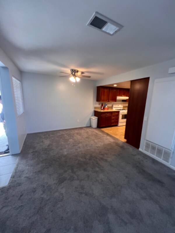 Foto del edificio - 2380 W Orangethorpe Ave