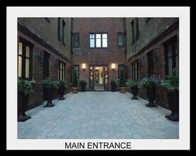 Building Photo - 4982 Ch Queen-Mary
