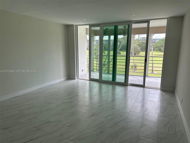 Foto del edificio - 903 Cypress Terrace
