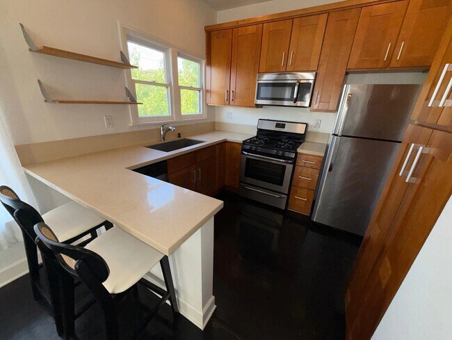 Foto del edificio - 1303 Cloverdale Ave