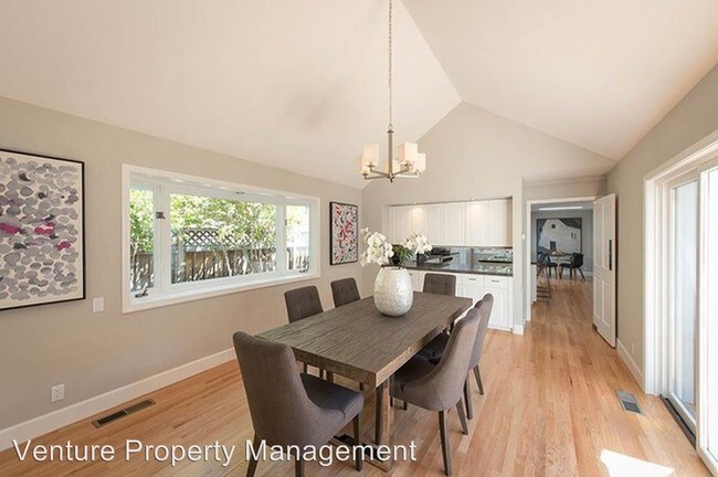 Foto del edificio - 4 br, 3.5 bath House - 1328 Parkinson Ave.