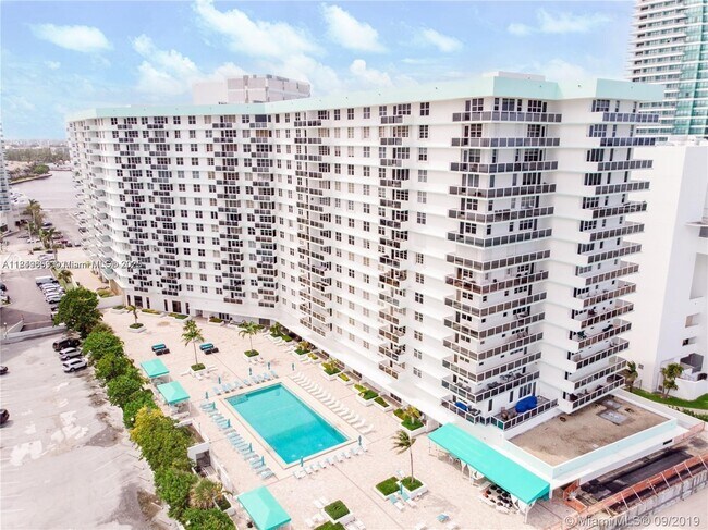 Foto del edificio - 3725 S Ocean Dr