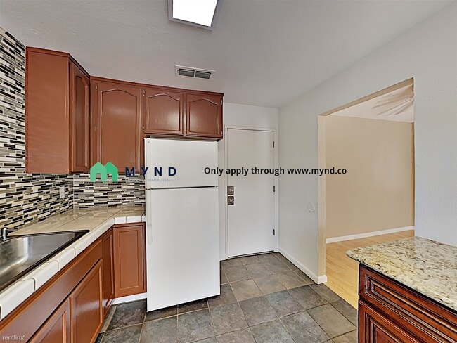 Building Photo - 3 br, 2 bath Apartment - 3602 Binghamton Dr