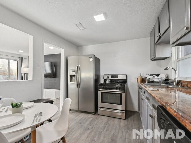 Building Photo - 3 Bedroom Single Family Home in Denver