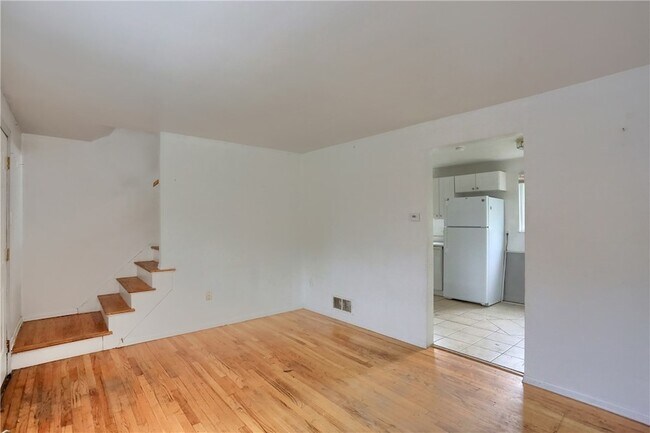 Foto del edificio - 448 Brierly Ln