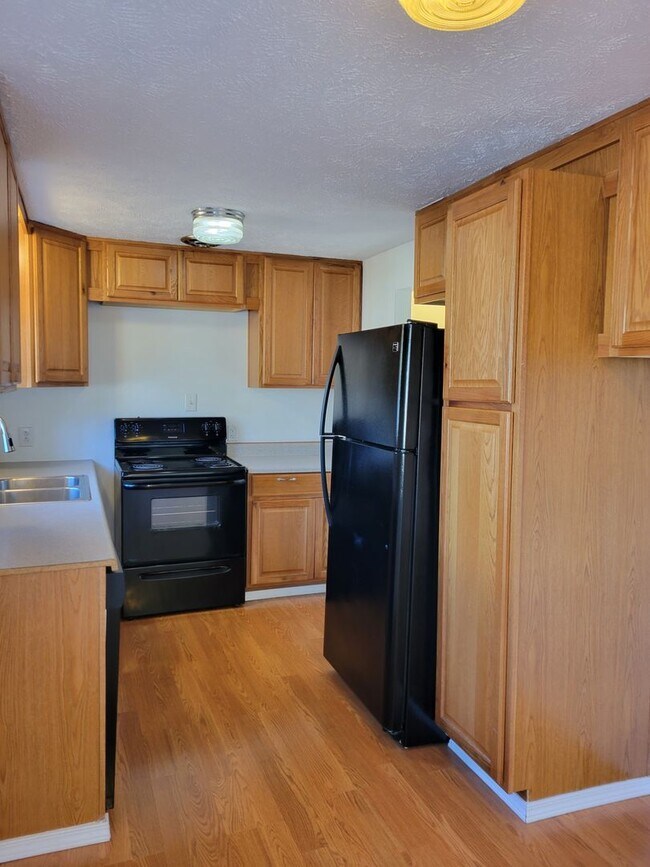 Foto del edificio - Ready NOW -Cute 3 Bedroom Home with Large ...