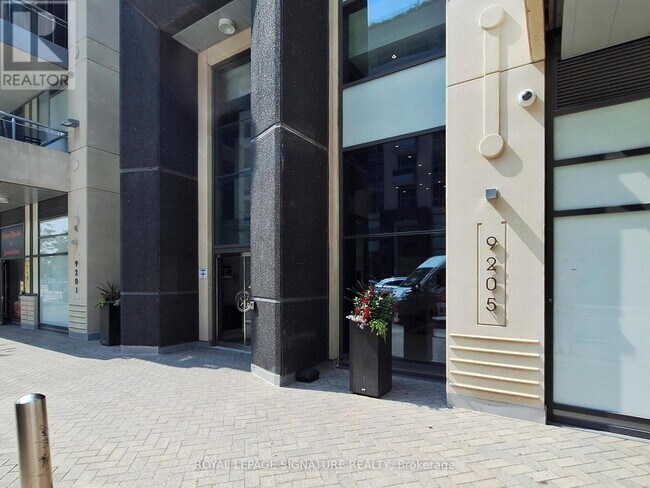 Photo du bâtiment - 9205-9205 Yonge St