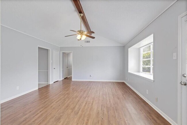 Foto del edificio - 7043 Drowsy Pine Dr