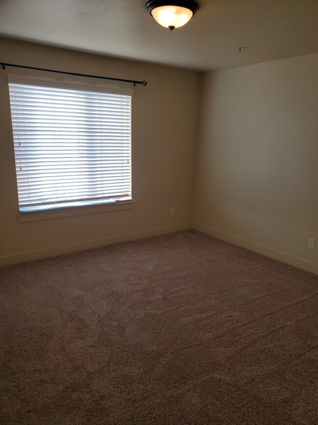 Building Photo - 1045 S 1700 W
