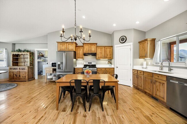 Building Photo - 607 E 420 S