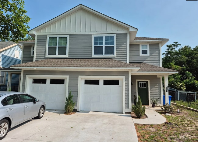 Building Photo - 205 Meares St