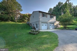 Building Photo - 5105 Shore Dr