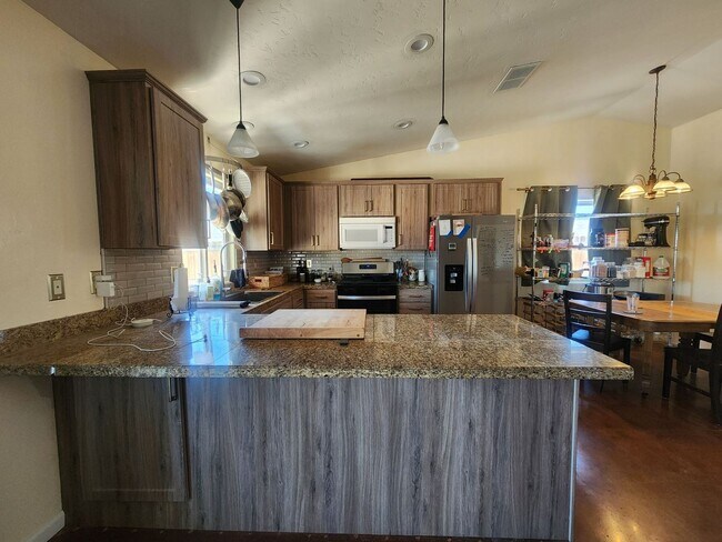 Foto del edificio - Open Concept 3 Bedroom 2 Bath Home