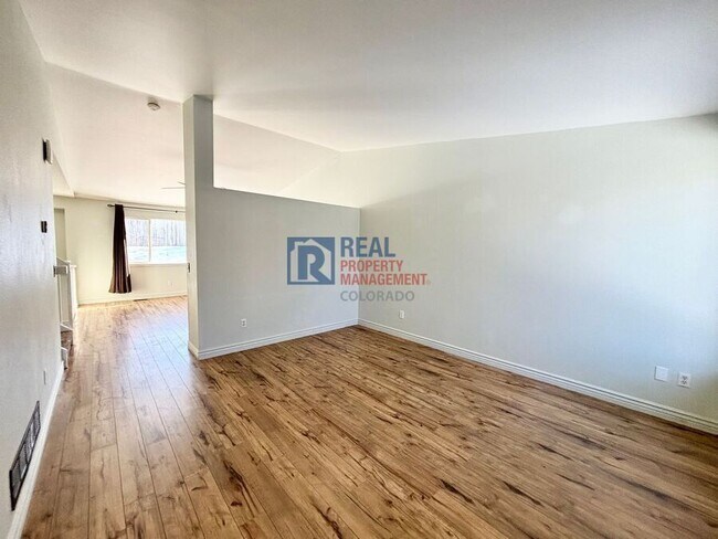 Foto del edificio - 4620 E Bennington Ave