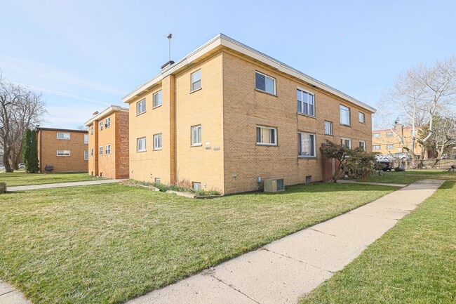 Building Photo - 746 Walnut St