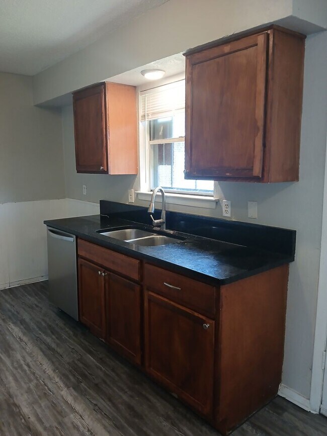 Foto del edificio - 3 Bedrooms, 1.5 Bathrooms, 1 Car Garage Ne...