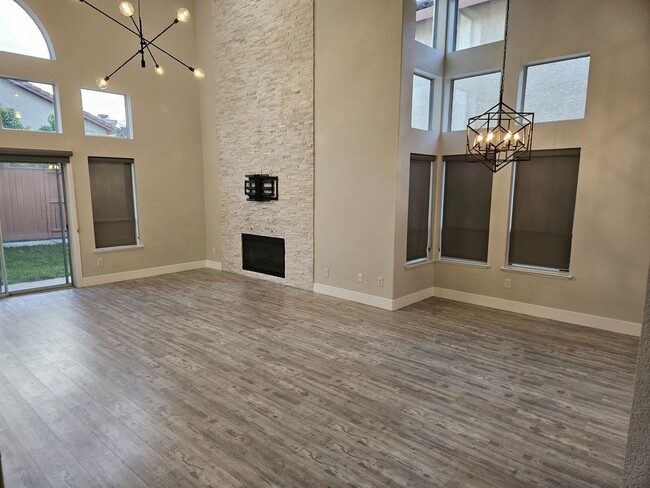 Foto del edificio - Remodeled Modern Home for Rent in Rocklin