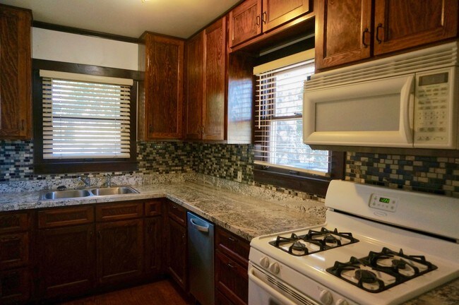 Kitchen - 1266 N Mentor Ave