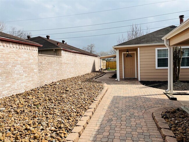 Building Photo - 16203 Ridgegreen Dr