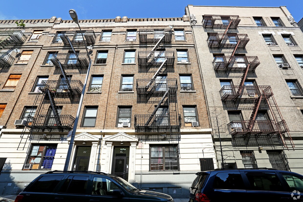 Building Photo - 15-17 Arden St