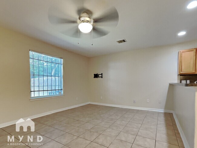 Foto del edificio - 6128 Sidney St