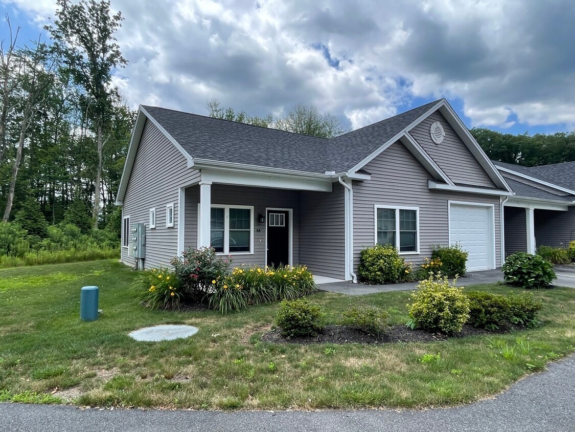 Primary Photo - 37 Hunters Ln