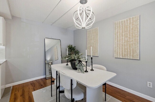 Foto del edificio - 50-56 Broadlawn Park Unit 221