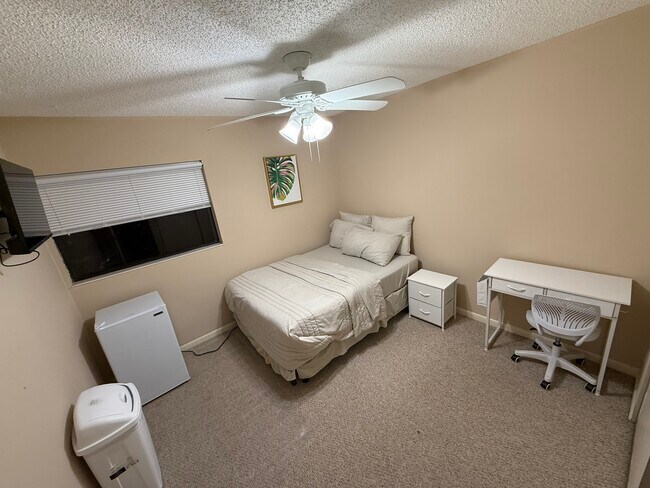 Foto del edificio - 4761 NW 30th St