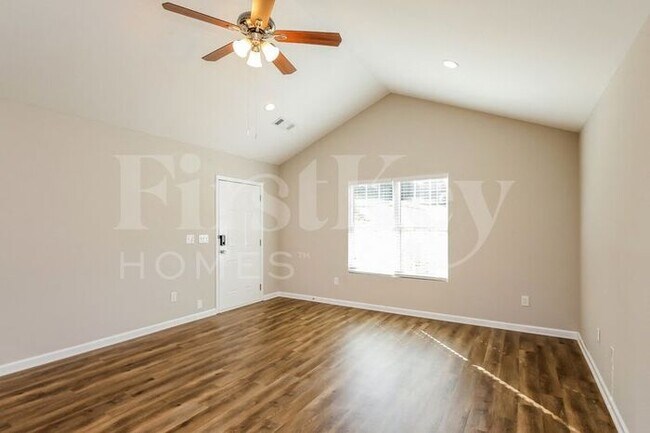 Foto del edificio - 294 Cedar Springs Ln