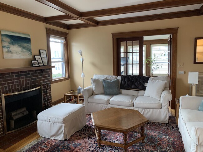 Foto del edificio - 48-50-50 Carver Rd E