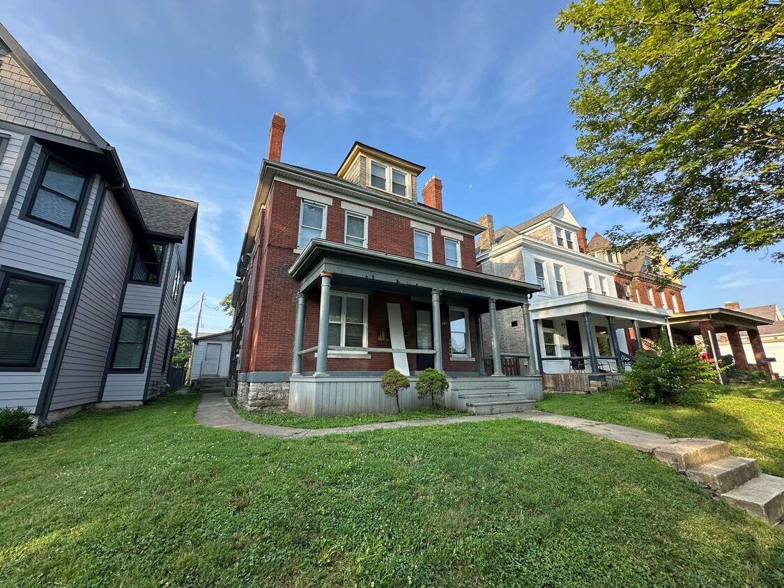 Primary Photo - 197 W 8th Ave