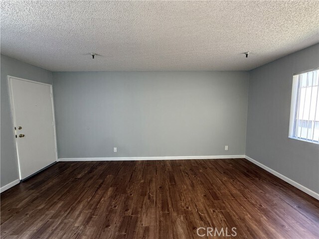 Foto del edificio - 13535 Yukon Ave