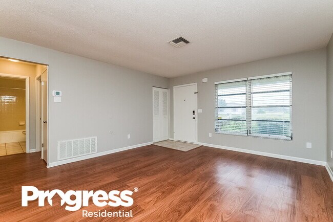 Building Photo - 9350 Bayside Ct