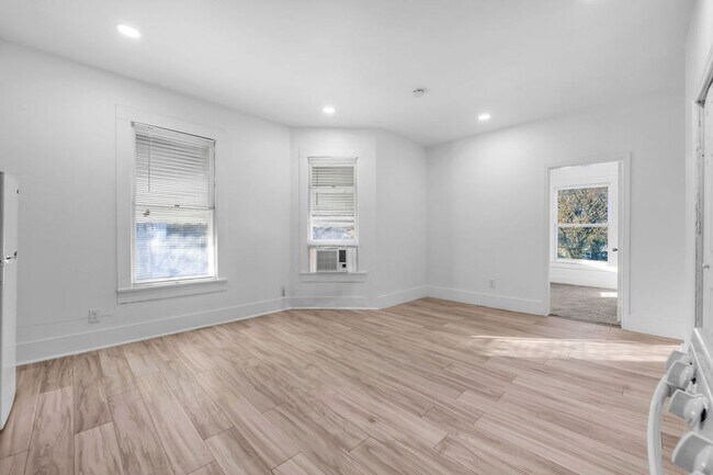 Foto del edificio - 526 W Munson St