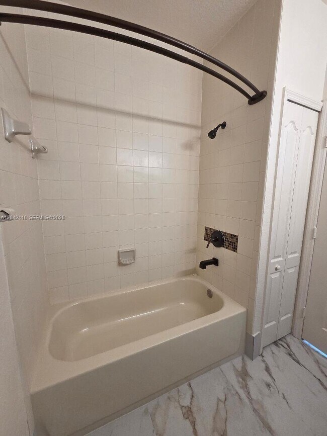 Foto del edificio - 1536 SE 25th St