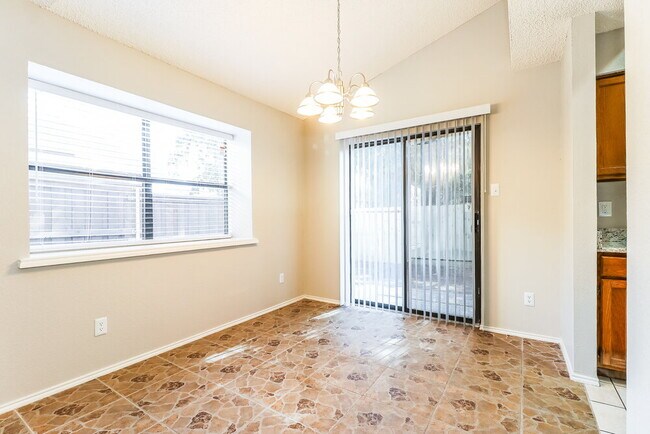 Building Photo - 1366 Chinaberry Dr