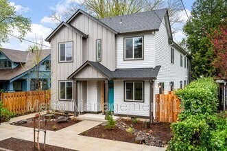Building Photo - 3182 SE 62nd Ave