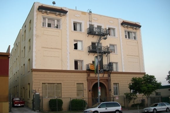 Building Photo - 914 S Alvarado St
