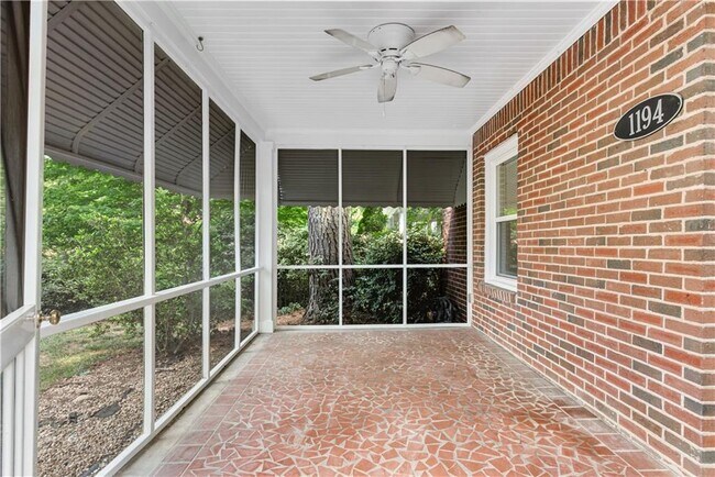 Building Photo - 1194 Spring Valley Ln NE
