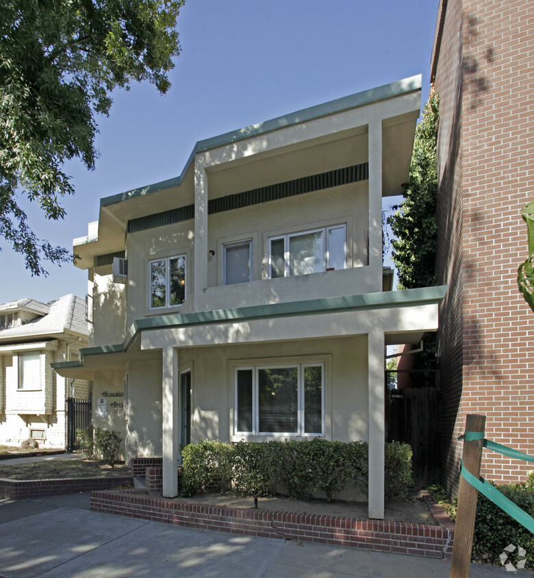 Building Photo - Alhambra Apartments