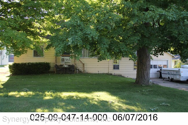 Building Photo - 3 br, 1 bath House - 972 N. Stewart Rd. RI...
