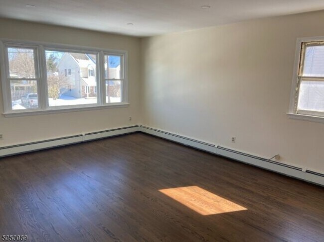 Building Photo - 418 Montclair Ave