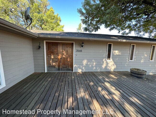 Building Photo - 3 br, 2 bath House - 3005 Riddell Rd.