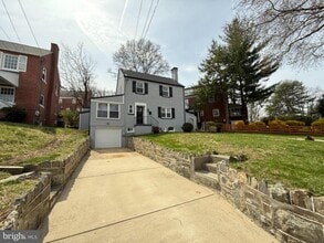Building Photo - 3405 Carpenter St SE