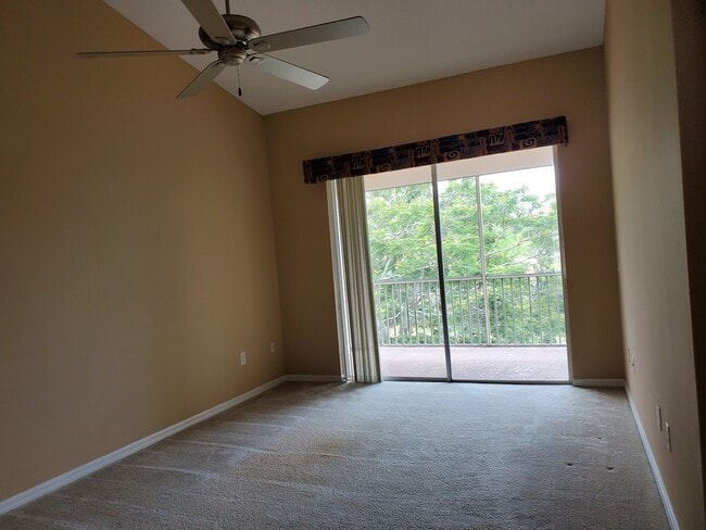 Building Photo - 4240 Central Sarasota Pky