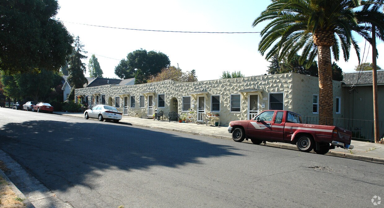Foto principal - 172-182 W G St